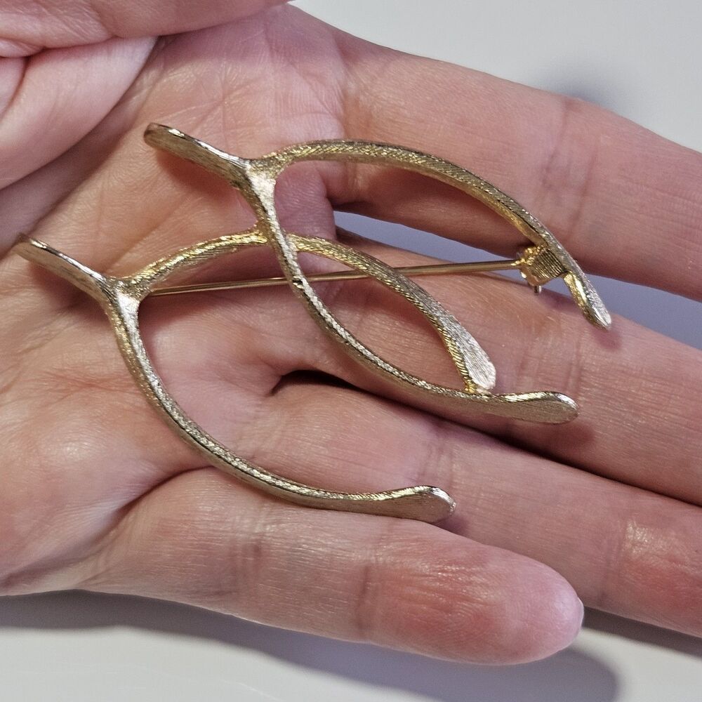 Vintage Judy Lee Gold Tone Metal Double Wishbone Brooch